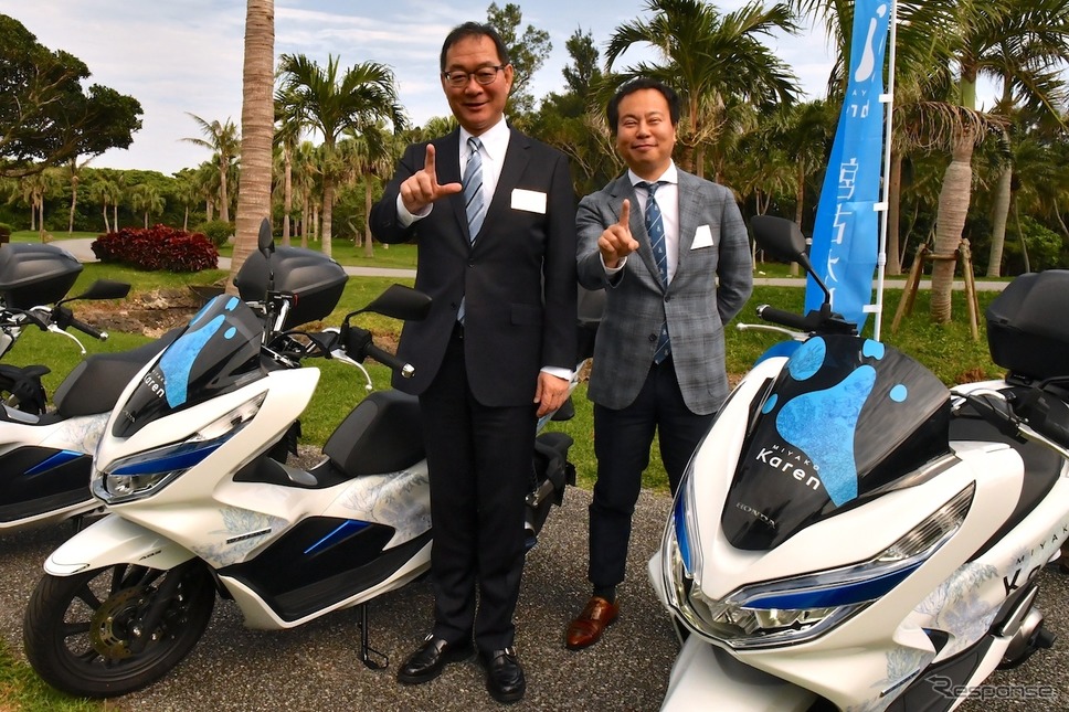 ホンダモーターサイクルジャパン代表取締役社長 加藤千明氏(写真左)と本田技研工業株式会社二輪事業本部事業企画部部長 三原大樹氏《撮影 青木タカオ》