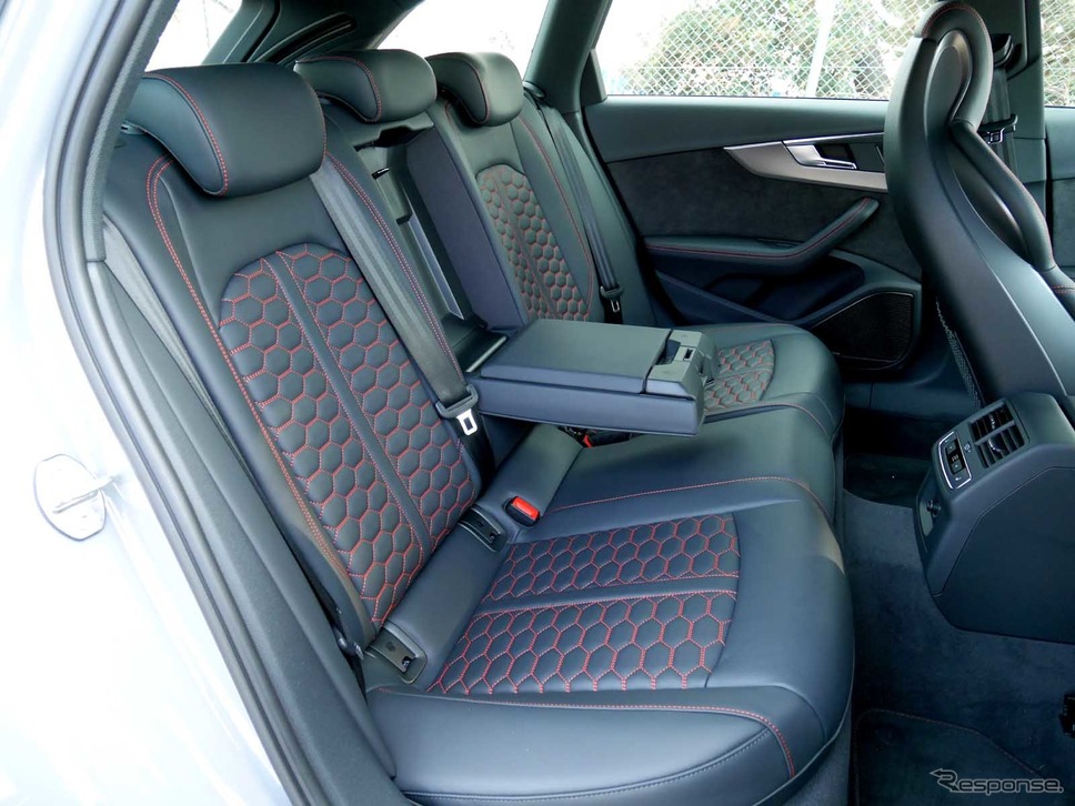 アウディ RS4アバント 新型撮影 中村孝仁