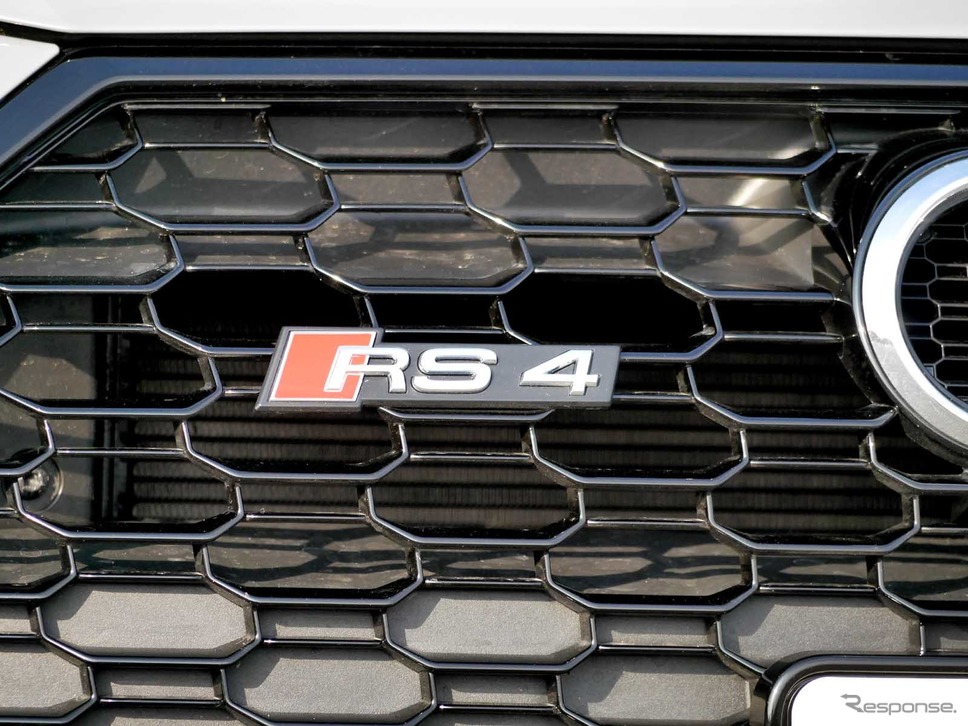 アウディ RS4アバント 新型撮影　中村孝仁