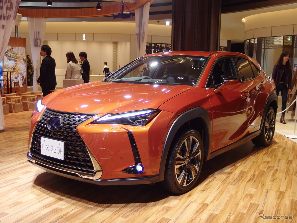 レクサスUX250h《撮影 高木啓》
