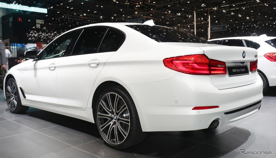 BMW 530e セダン(ジュネーブモーターショー2019)