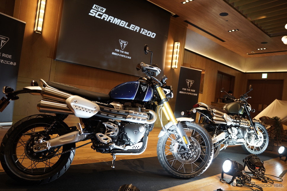 日本での発売が始まったスクランブラー1200 XC(右)と、オフロードでの走破性を高めたスクランブラー1200 XE(左)《撮影 河野正士》
