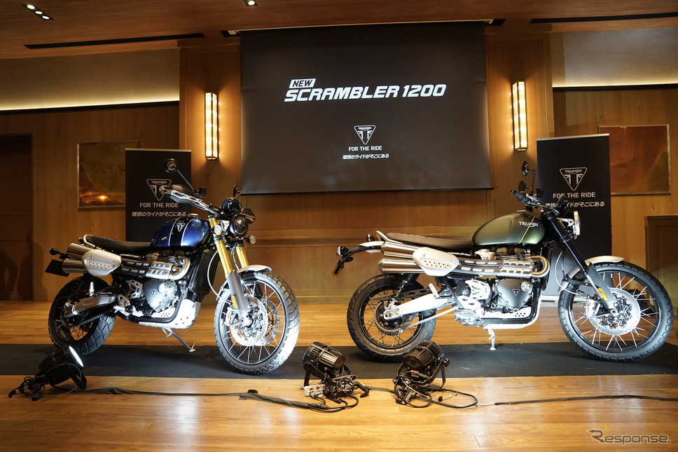 日本での発売が始まったスクランブラー1200 XC(右)と、オフロードでの走破性を高めたスクランブラー1200 XE(左)《撮影 河野正士》