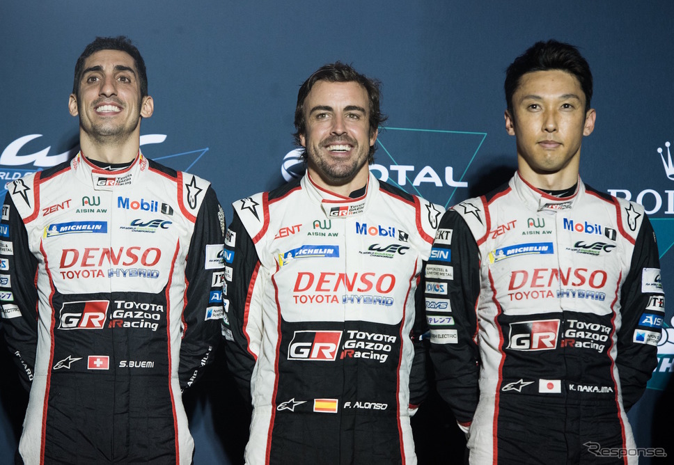 優勝した8号車のクルーたち。左からブエミ、アロンソ、中嶋一貴。《写真提供 TOYOTA》
