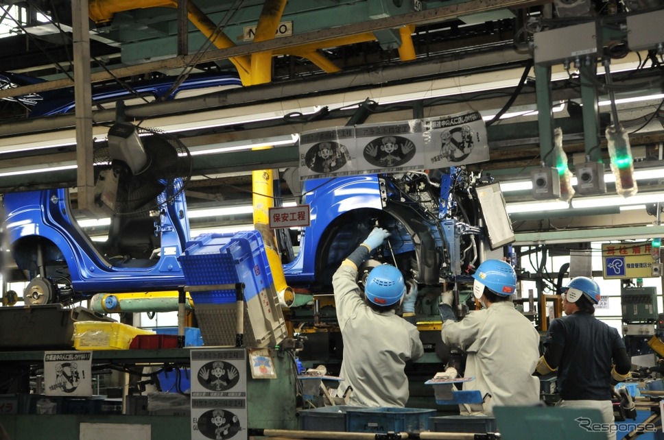 水島工場の生産ライン（エンジン搭載工程）を流れる新型軽自動車《撮影 丹羽圭@DAYS》