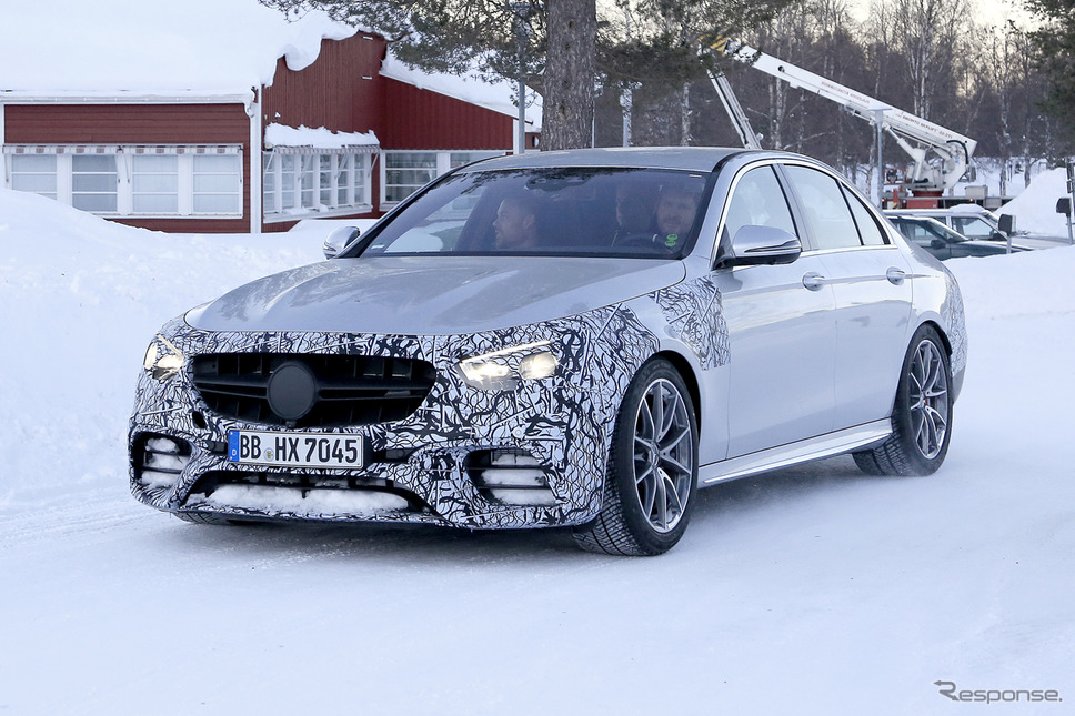 メルセデス AMG E63 スクープ写真《APOLLO NEWS SERVICE》