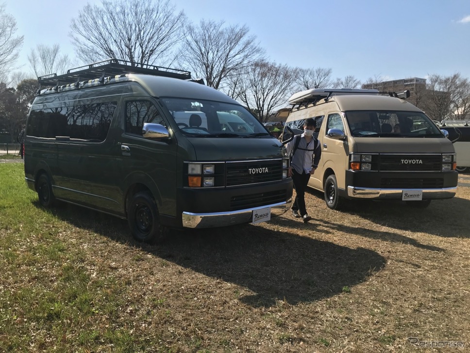 ハイエースのカスタマイズでおなじみのFLEXが手掛けるMOVING INN(ムービングイン)。オリジナルのベッドルームカーを貸し出し。これを使って絶景スポットを紹介してくれるサービスなのだとか。《撮影 中込健太郎》