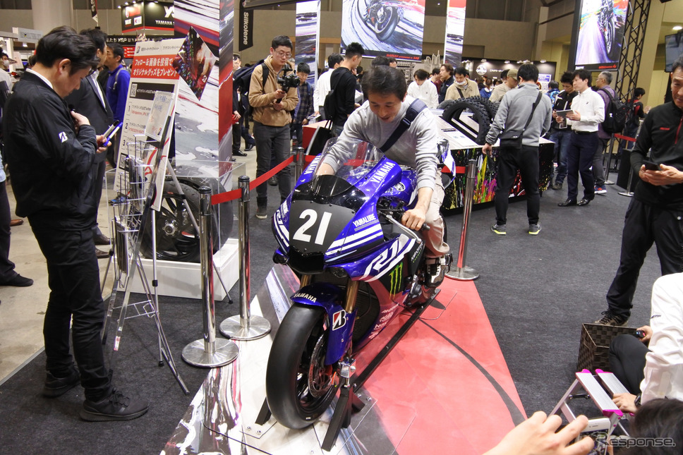 ブリヂストンブース(東京モーターサイクルショー2019)《撮影 小松哲也》