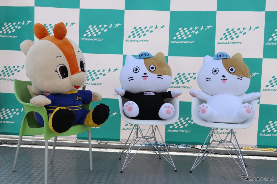 鈴鹿サーキットのマスコットコチラと、スーパー耐久のマスコットすぱーくと記念撮影できるブースも。《撮影 中込健太郎》