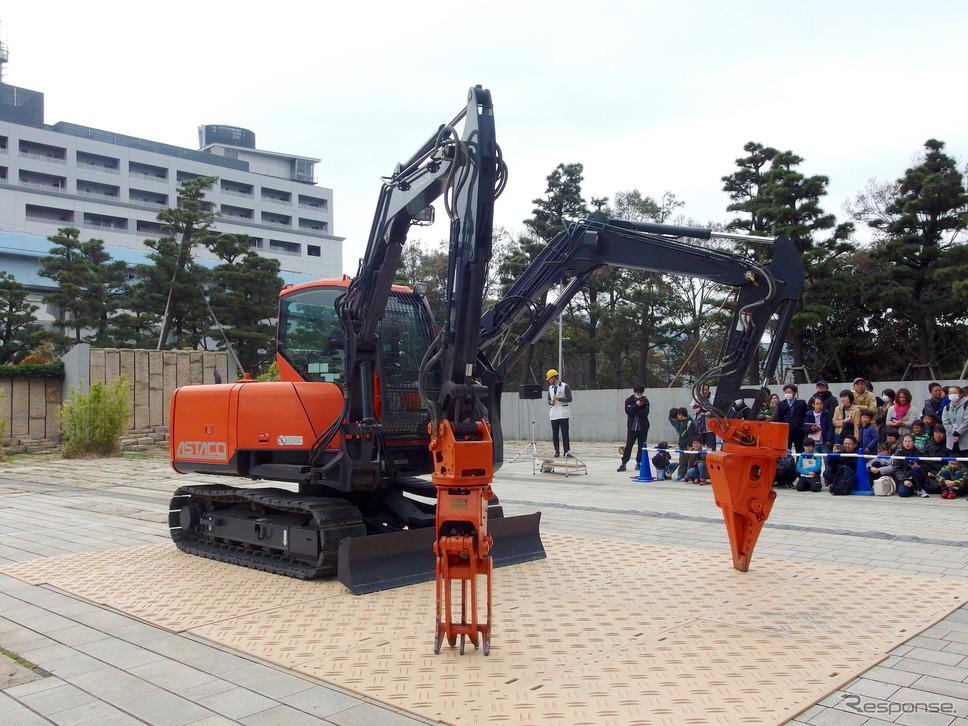 日立建機アスタコ《撮影 高木啓》