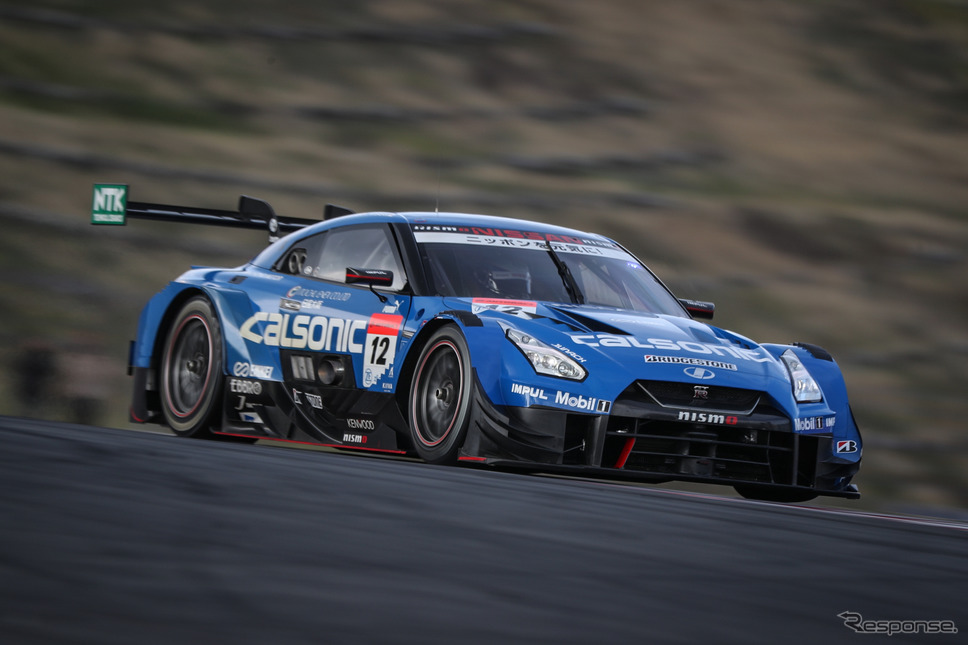 好調そうなタイム動向を見せた#12 GT-R。《撮影 益田和久》