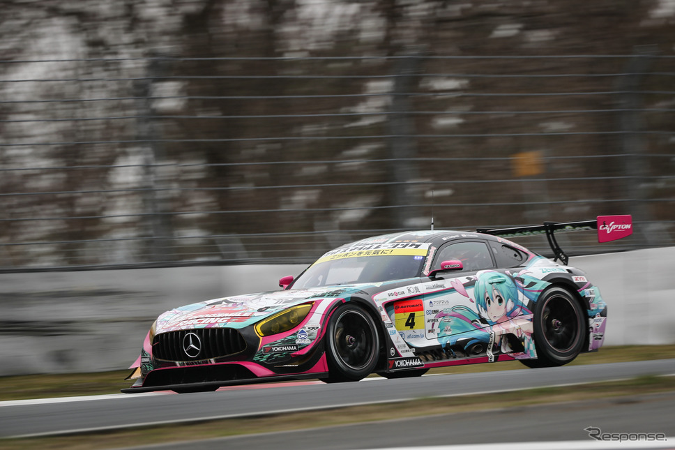 GT300クラス初日5番手タイムの#4 メルセデス。《撮影 益田和久》