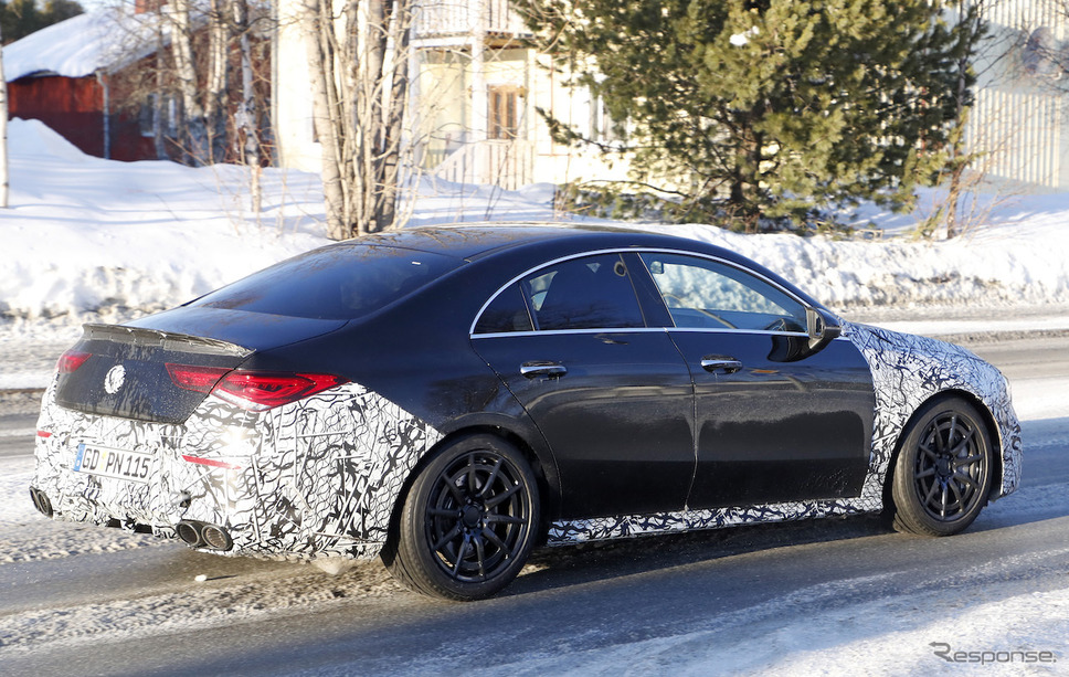 メルセデス AMG CLA45 スクープ写真《APOLLO NEWS SERVICE》