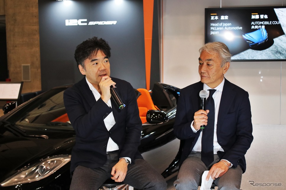 オートモビルカウンシル事務局共同代表加藤哲也氏(右)とマクラーレンオートモーティブ日本支社代表正本嘉宏氏(左)《撮影 内田俊一》