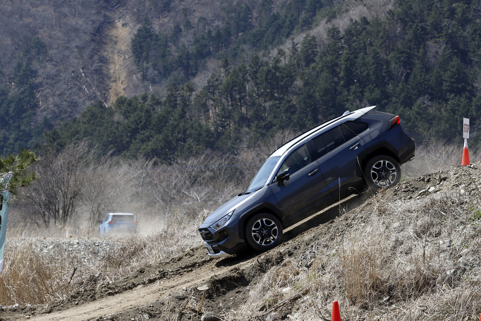 トヨタ RAV4 新型《撮影 小林岳夫》