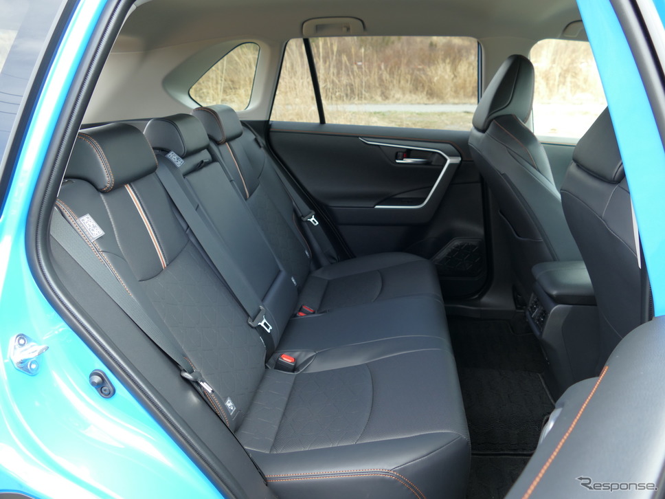 トヨタ RAV4 Adventure《撮影 島崎七生人》