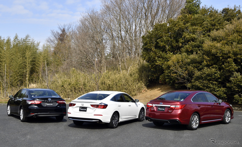 左から、トヨタ カムリ、ホンダ インサイト、スバル レガシィB4《撮影 雪岡直樹》
