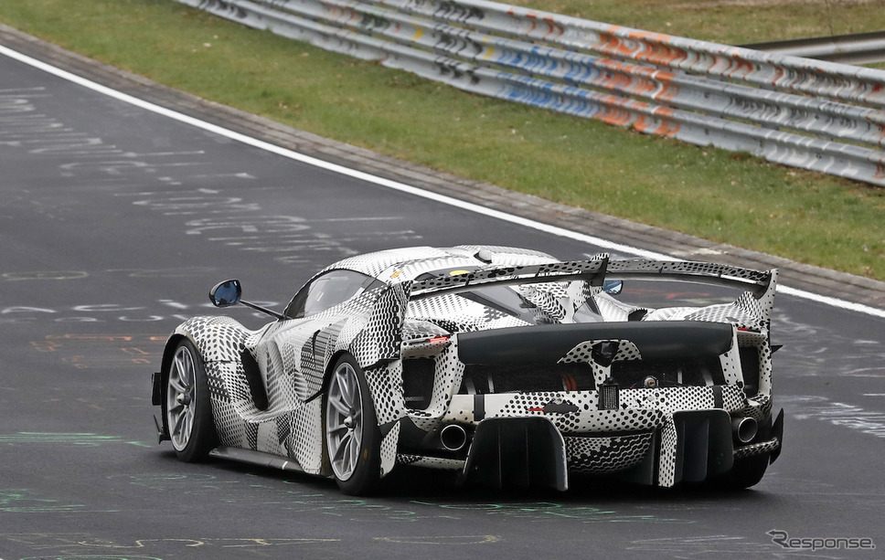 フェラーリ FXX K エボをベースとしたプロトタイプ。これは改良型か公道仕様か《APOLLO NEWS SERVICE》