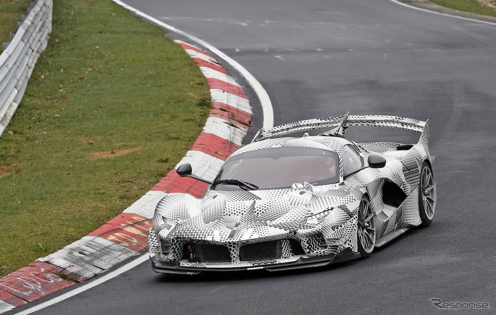 フェラーリ FXX K エボをベースとしたプロトタイプ。これは改良型か公道仕様か《APOLLO NEWS SERVICE》