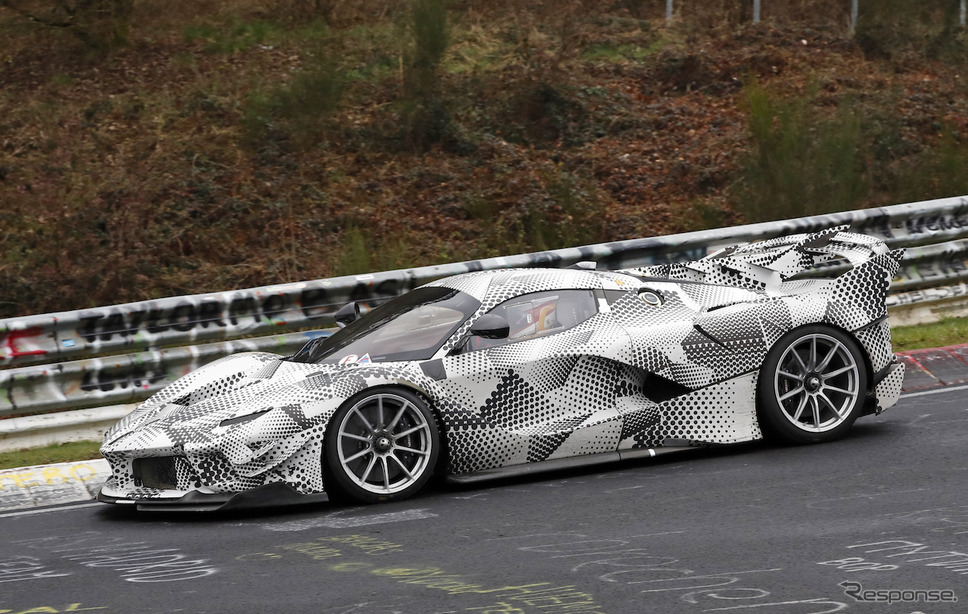 フェラーリ FXX K エボをベースとしたプロトタイプ。これは改良型か公道仕様か《APOLLO NEWS SERVICE》