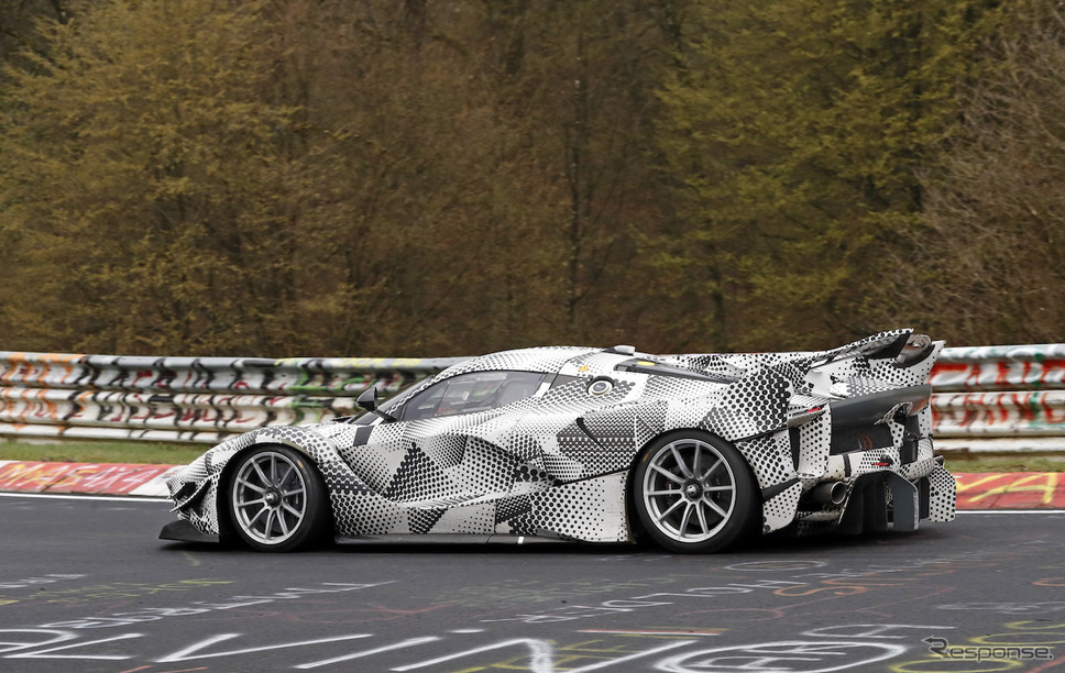 フェラーリ FXX K エボをベースとしたプロトタイプ。これは改良型か公道仕様か《APOLLO NEWS SERVICE》