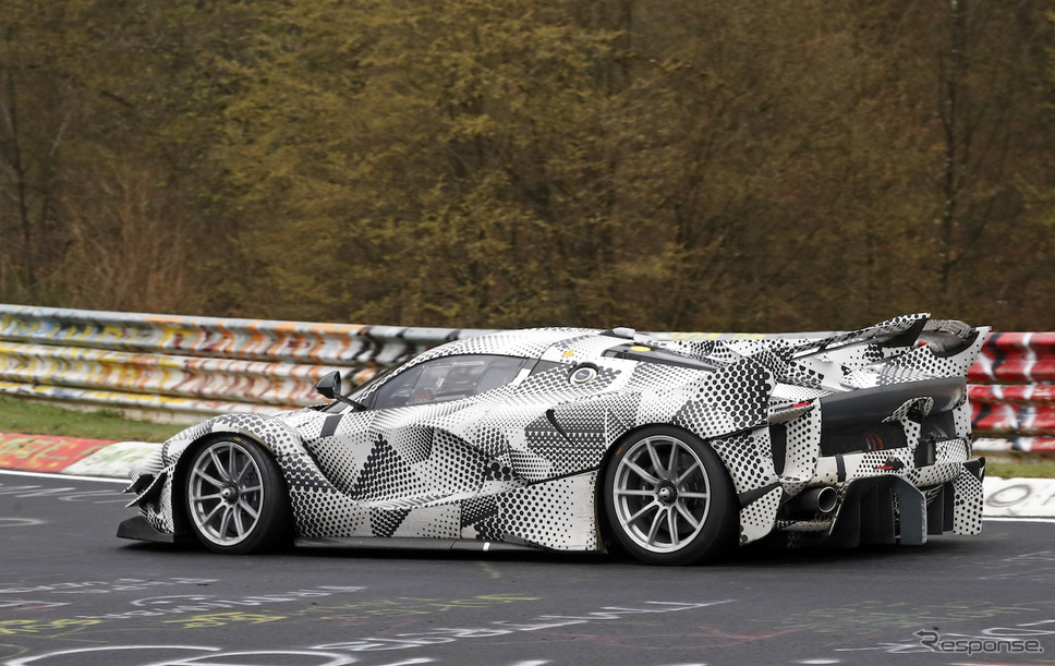 フェラーリ FXX K エボをベースとしたプロトタイプ。これは改良型か公道仕様か《APOLLO NEWS SERVICE》
