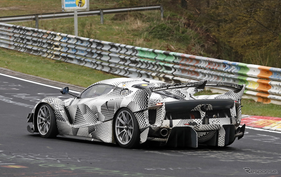 フェラーリ FXX K エボをベースとしたプロトタイプ。これは改良型か公道仕様か《APOLLO NEWS SERVICE》