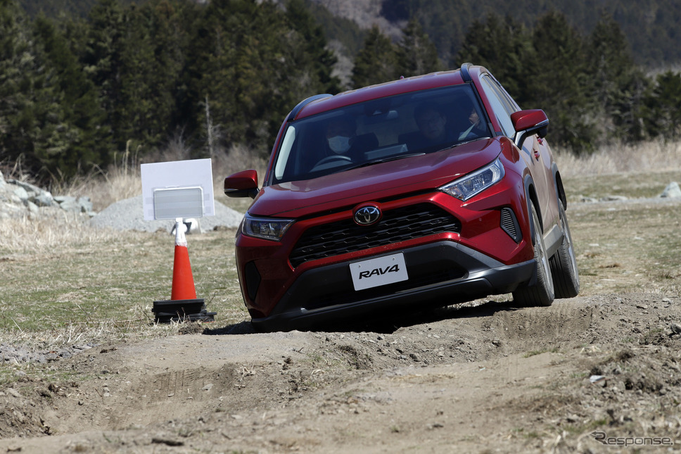 トヨタ RAV4 X《撮影 小林岳夫》
