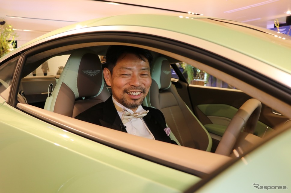 実はグリーンと紫が好きなんです。これまでにも故セリ的な運営をしてきたグラーツオートモービルのこだわりはここでも随所に光る。《撮影 中込健太郎》