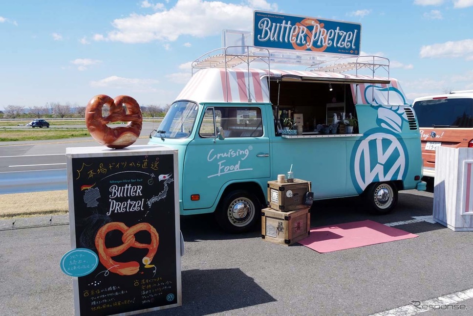 会場には様々なイベントでプレツェルを提供するVWバスも出店していた