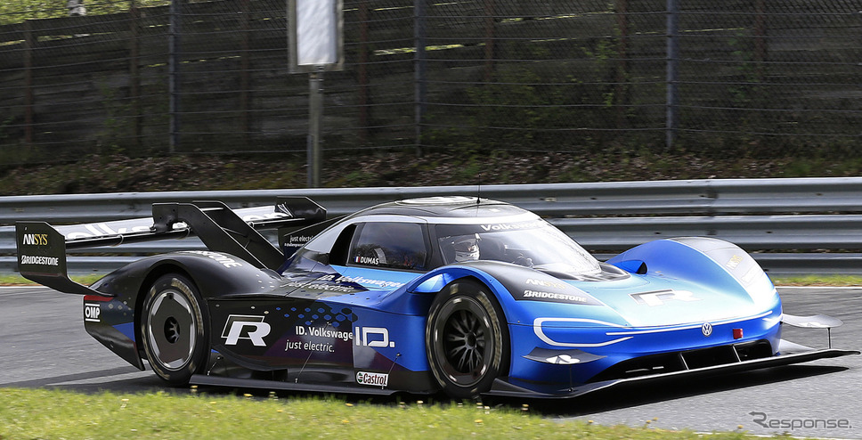 ニュルを走る VW ID.R(スクープ写真)《APOLLO NEWS SERVICE》