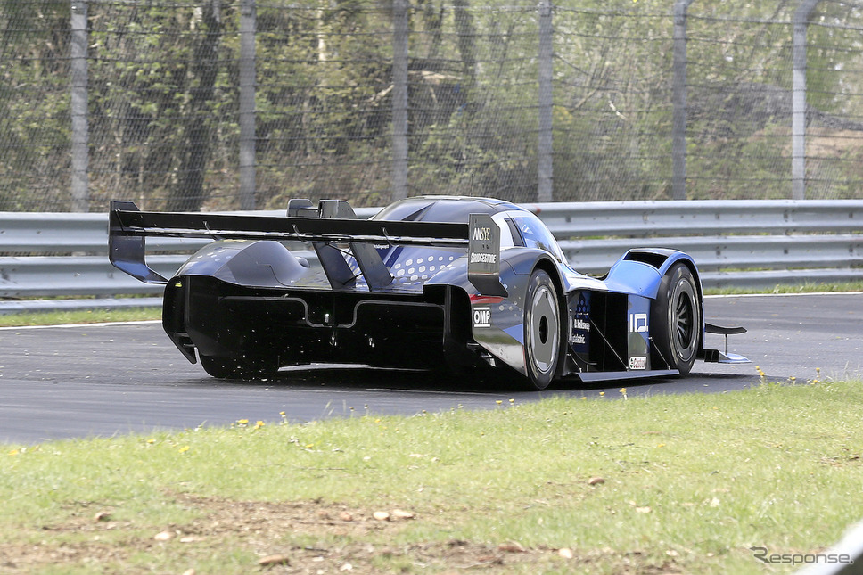 ニュルを走る VW ID.R(スクープ写真)《APOLLO NEWS SERVICE》