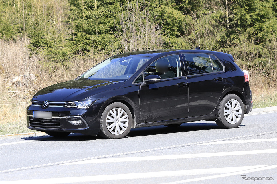VW ゴルフ 新型 スクープ写真《APOLLO NEWS SERVICE》