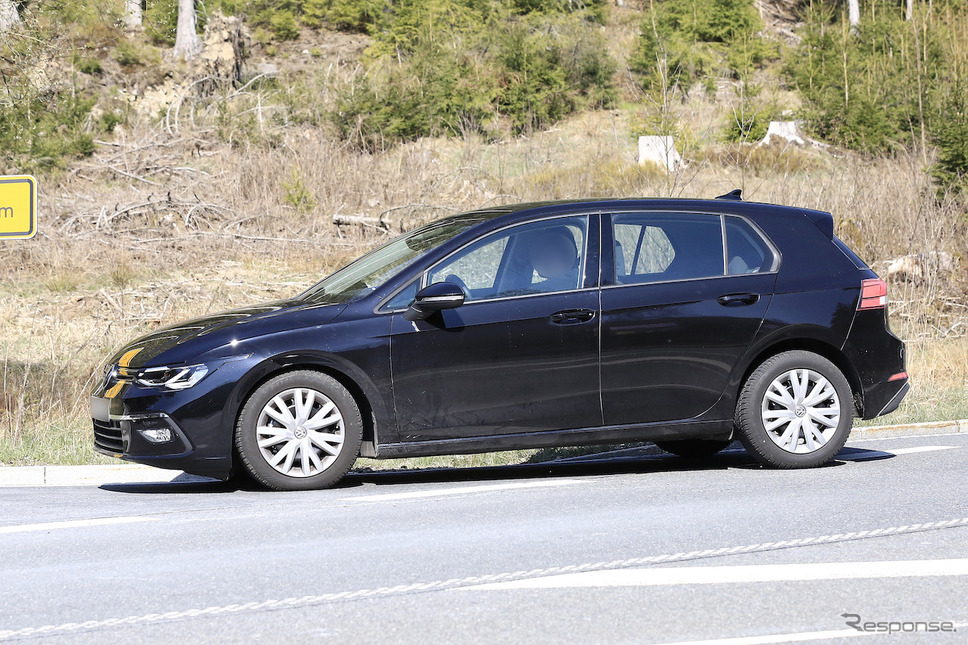 VW ゴルフ 新型 スクープ写真《APOLLO NEWS SERVICE》