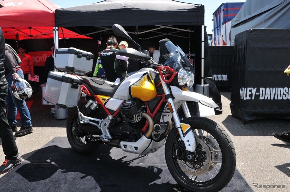 モトグッツィやアプリリアのモデルを展示したピアッジオ(BIKE! BIKE! BIKE! 2019)《撮影 丹羽圭》