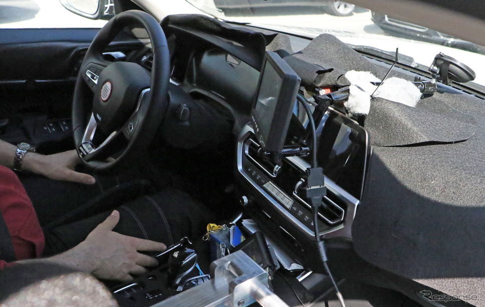 BMW i4 プロトタイプ（スクープ写真）《APOLLO NEWS SERVICE》