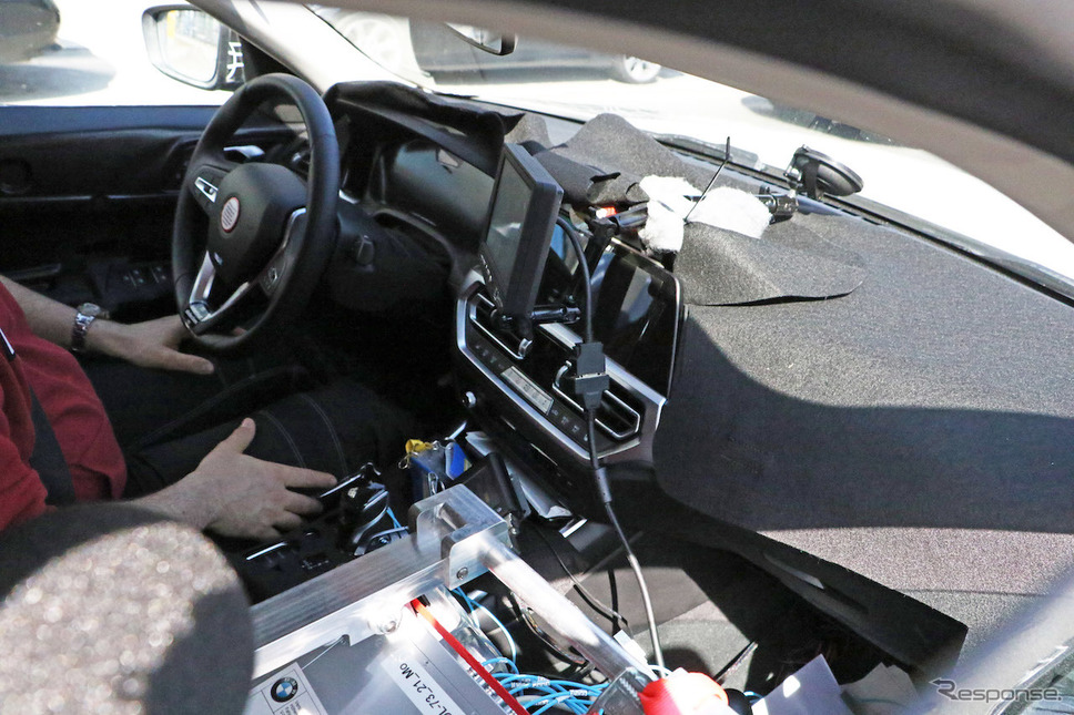 BMW i4 プロトタイプ（スクープ写真）《APOLLO NEWS SERVICE》