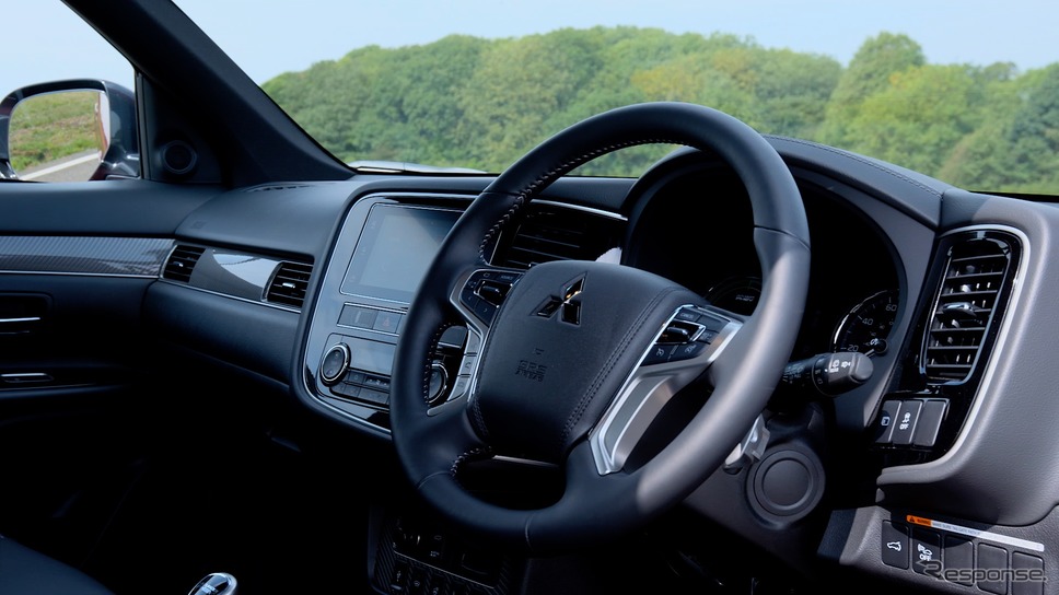三菱 アウトランダー PHEVの2019年モデル(欧州仕様)《photo: Mitsubishi Motors》