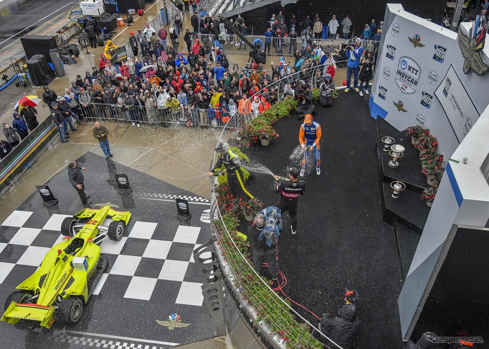 インディカーGP表彰式の模様。《写真提供 INDYCAR》