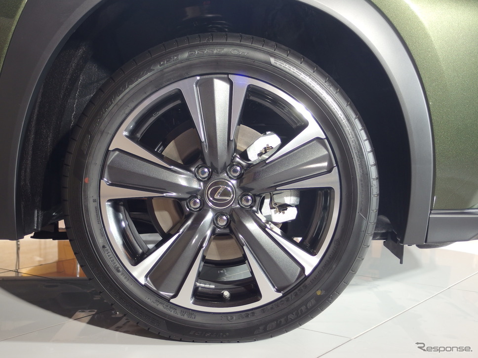 レクサスUXに装着されている住友ゴム・ダンロップSP SPORT MAXX《撮影 高木啓》