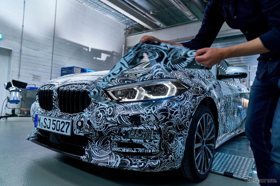 BMW 1シリーズ 新型の最新プロトタイプ《photo by BMW》