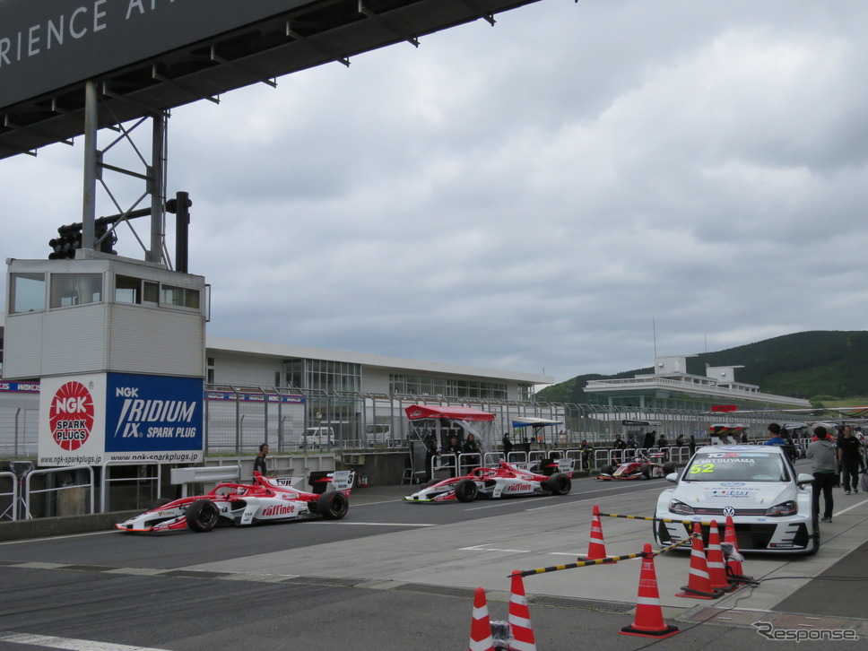 SF併催でTCRジャパンが開幕する(写真右はTCRジャパン参戦車)。《撮影 遠藤俊幸》