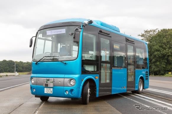 磁気マーカで制御される実験用自動運転バス(先進モビリティ所有、日野ポンチョをベースに改造)《写真 愛知製鋼》