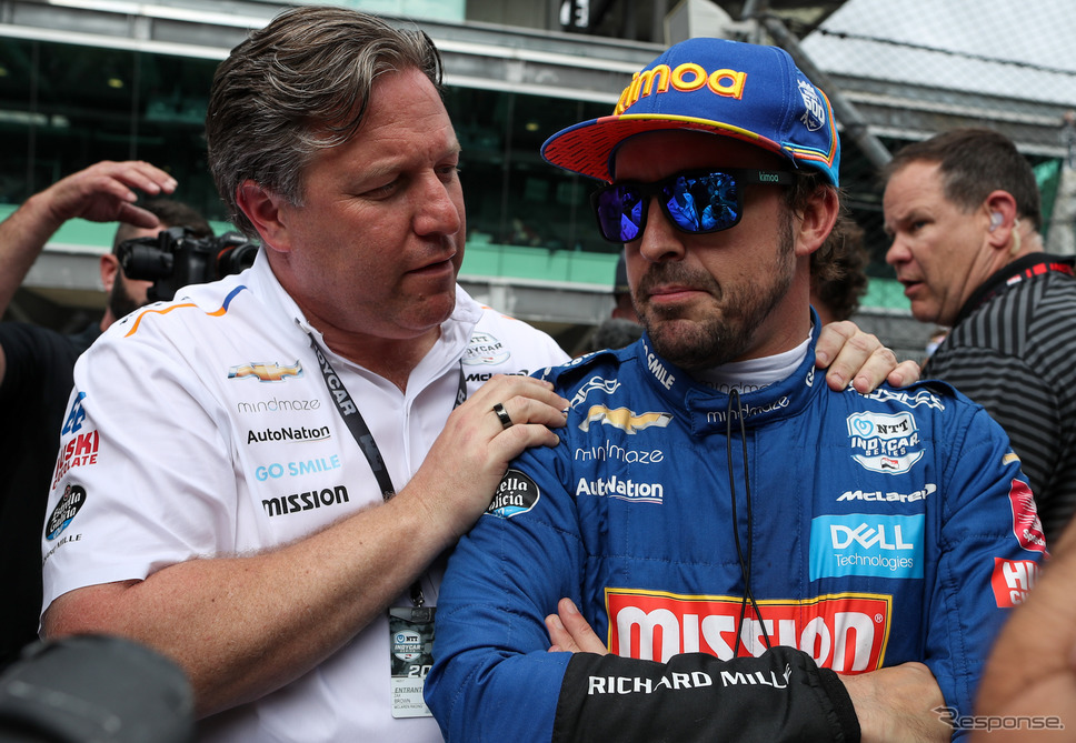 アロンソ(右)は予選落ちを喫した。《写真提供 INDYCAR》