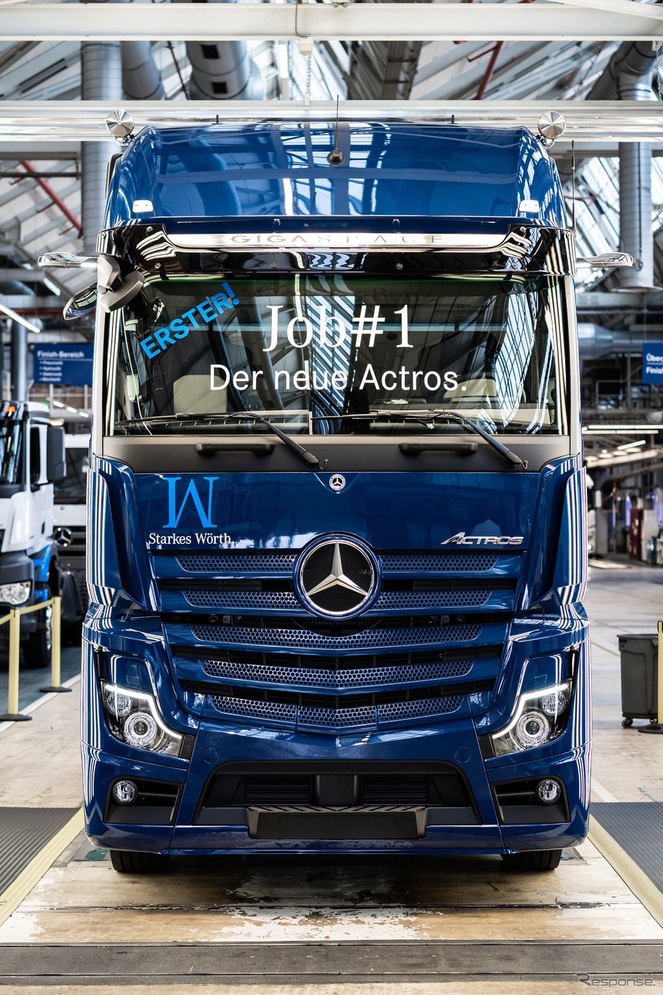 ドイツで生産が開始されたメルセデスベンツ・アクトロス 新型《photo by Mercedes-Benz》