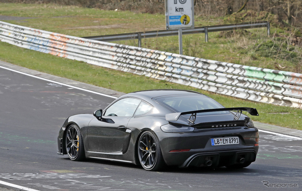 ポルシェ 718ケイマンGT4 新型スクープ写真《APOLLO NEWS SERVICE》