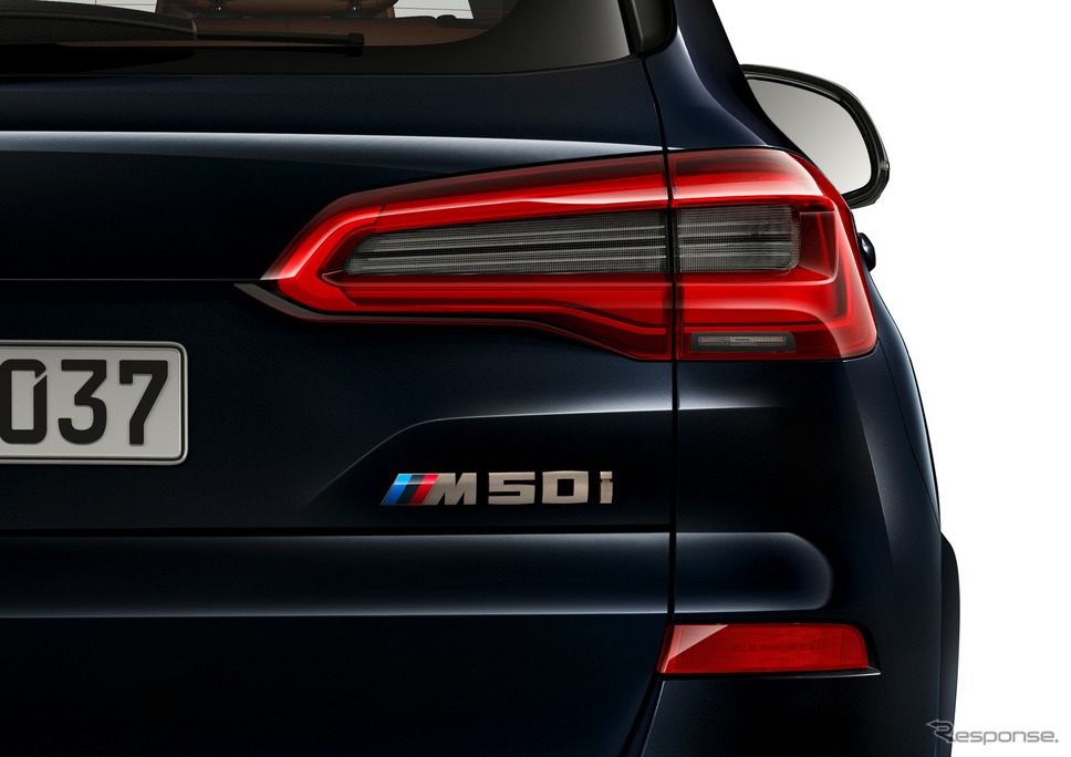 BMW X5 新型の「M50i」《photo by BMW》