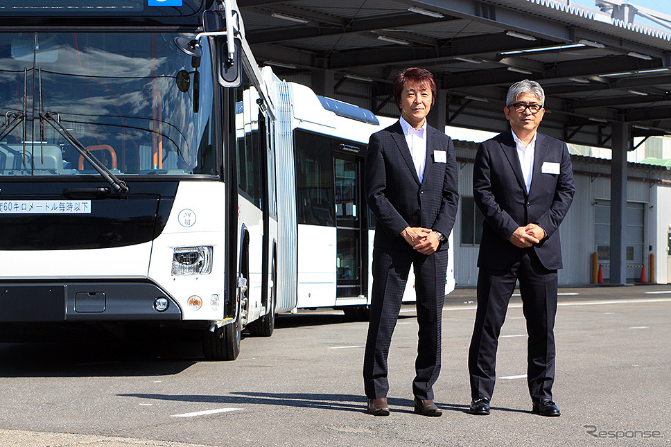 日野自動車 車両企画部 山口誠一チーフエンジニア(左)といすゞ自動車 バス商品企画・設計部 鈴木隆史チーフエンジニア《撮影 大野雅人(Gazin Airlines)》