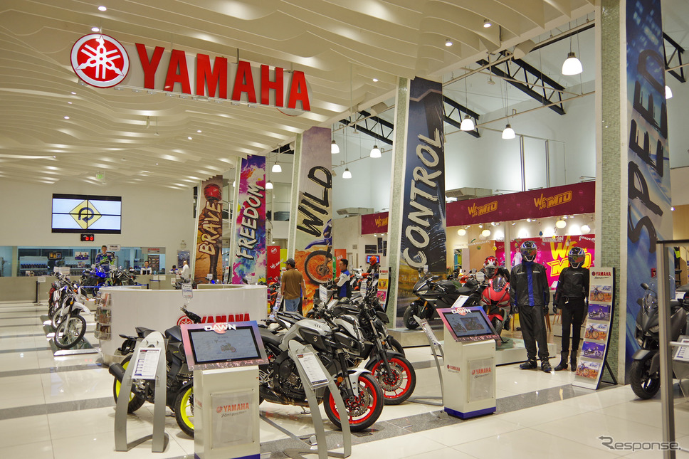 ヤマハ・モーター・フィリピンの直営店「Y ZONE」。若者を強く意識した店づくりがおこなわれている《撮影 宮崎壮人》