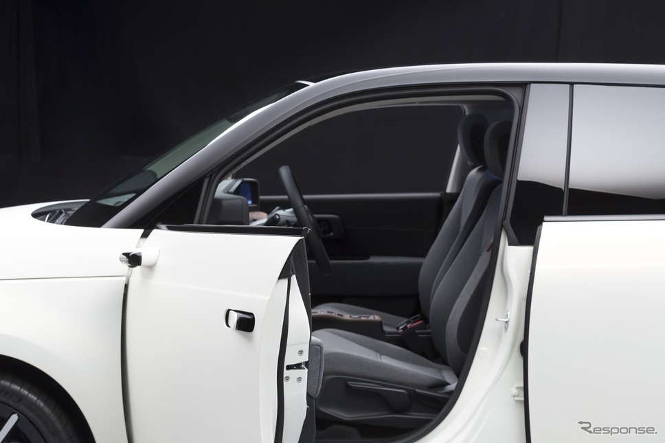 ホンダ e のデジタルミラー「サイドカメラミラーシステム」《photo by Honda》
